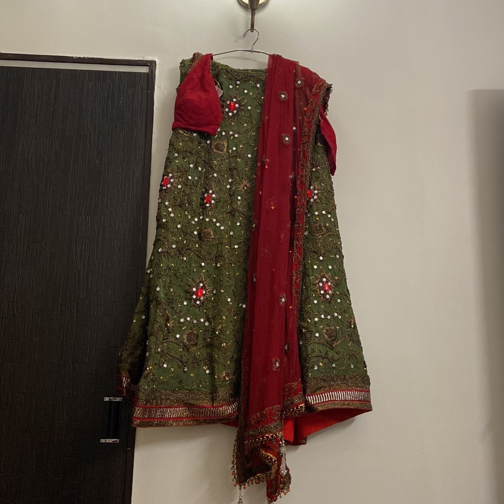 Beautiful red green lehnga set - Picture 2 of 4